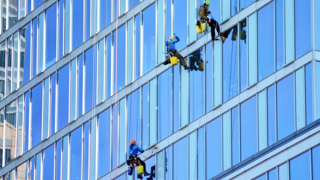 Shine Bright: Master the Art of Window Cleaning!